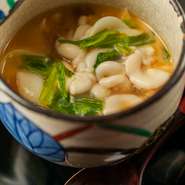 柔らかめの茶碗蒸しのような食感。北海道の鱈の白子の濃厚な旨みも堪能できる。