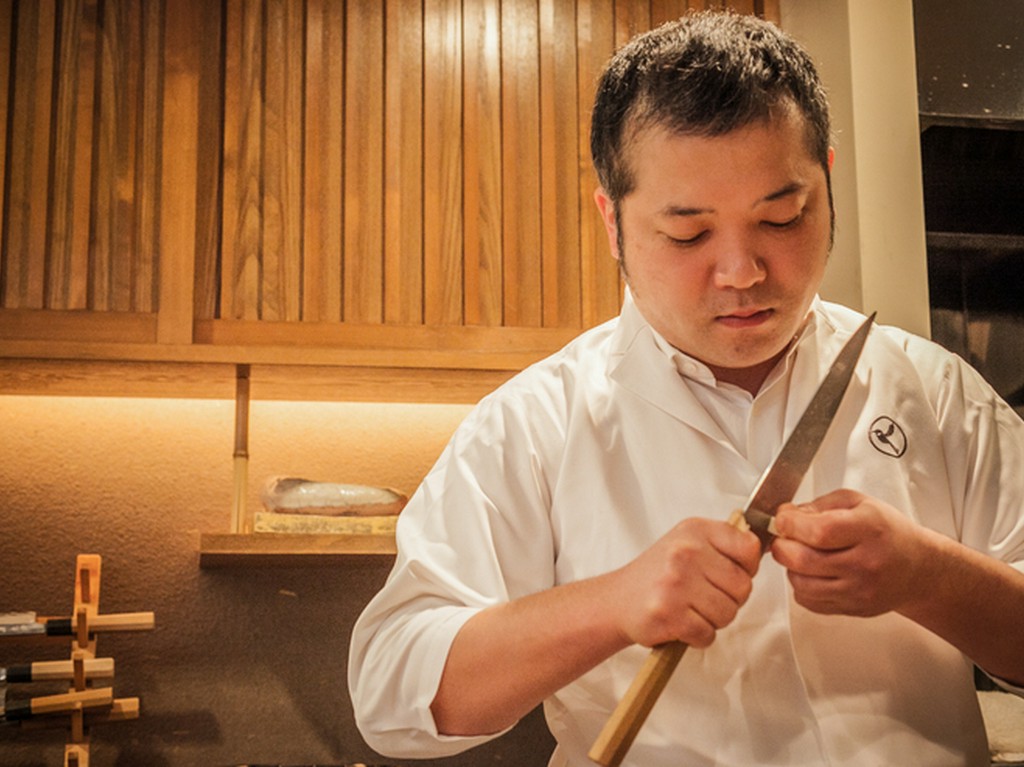 目の前で繰り広げられる見事な職人技も楽しみのひとつ