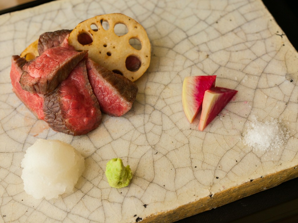 肉の旨みがダイレクトに伝わる『佐賀牛イチボの炭火焼き』