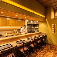 和の趣のなかで、ヨーロッパ風の床がことさらに印象的。伝統に少しの遊び心を加える先崎氏ならではの工夫。