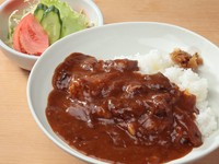 一昼夜かけてつくる大人の味『自家製　ビーフカレー サラダ付』