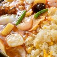 あんの味付けの中心である醤油と酒には、いずれも道産の製品を使用しています。地域への貢献はもとより、ご当地グルメとして北海道・小樽ならではの味をご提供したいというシェフのこだわりです。