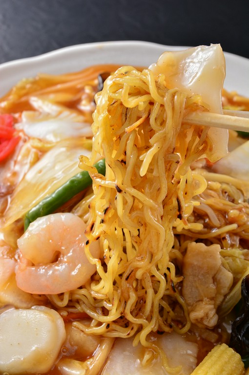 あんとの相性抜群の「細麺」は、老舗製麺所のこだわり自家製麺