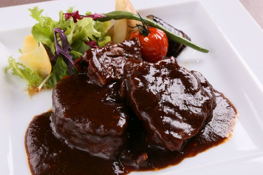 道産牛とふらのワインの出会い『道産牛のふらの赤ワイン煮込み』