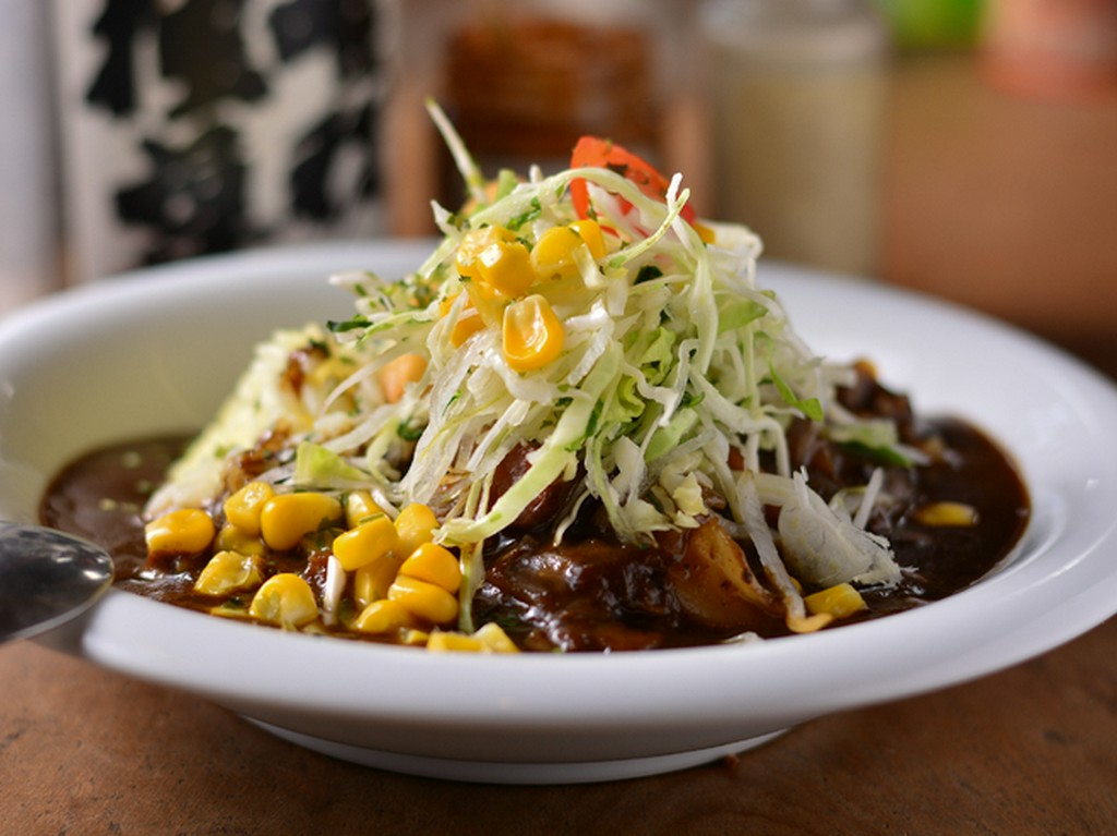 ヘルシーかつボリューム満点　『豆と富良野野菜のカレー』