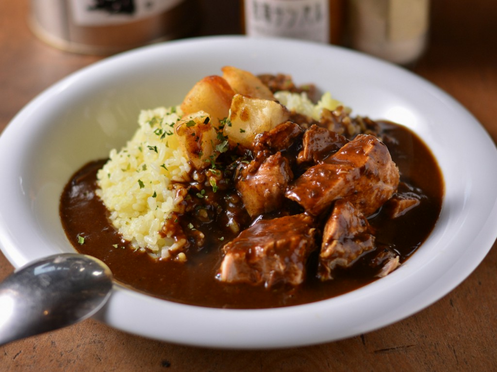30種類以上のスパイスが味を引き締めている　『ポークカレー』
