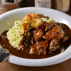 30種類以上のスパイスが味を引き締めている　『ポークカレー』
