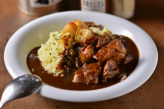30種類以上のスパイスが味を引き締めている　『ポークカレー』