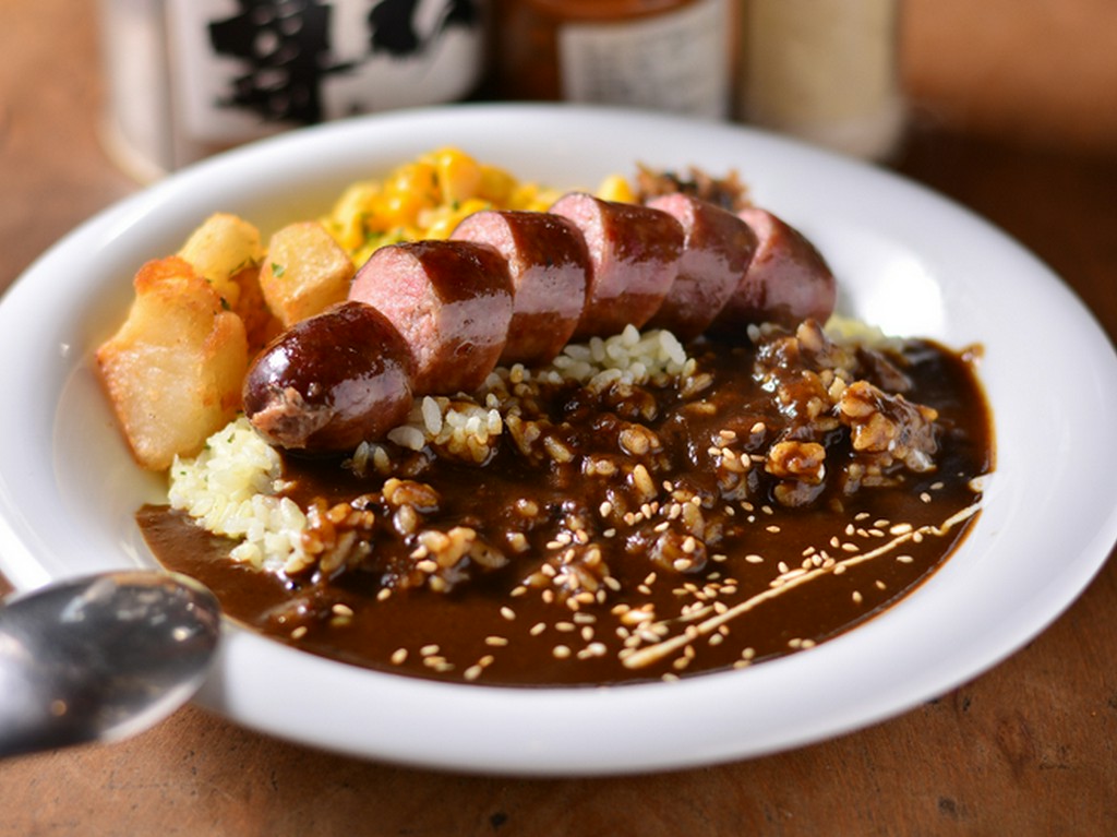 昔からのお客様に大人気　『自家製ソーセージ付カレー』