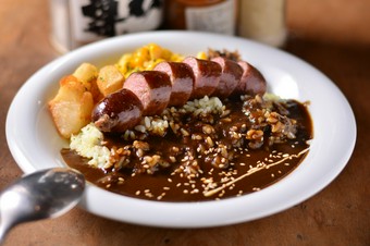 昔からのお客様に大人気　『自家製ソーセージ付カレー』