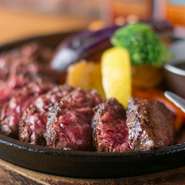 アメリカ産さがりのお肉を、オニオンソースかにんにく醤油、お好きなソースでお召し上がりいただきます。お好みのハンバーグとステーキの盛り合わせも可能です。一番人気のメニューを味わってみては。