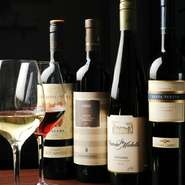 ワインセラーには、60種類を超える豊富な種類のワインが。お求めやすい価格のワインもたくさんあり、ソムリエもいるので、初心者から通の方まで、ワインを楽しみたい方におすすめです。