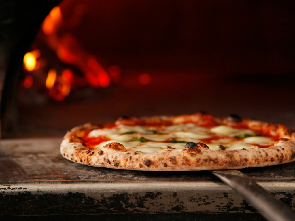 本場の味を再現するべく小麦粉から調味料までイタリア産