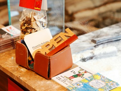 ワインももちろんイタリア産。素材に合わせたグラスワインを提供