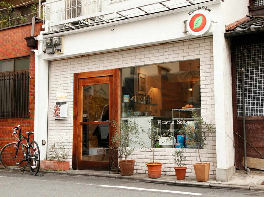 白を基調としたシンプルさがおしゃれなお店