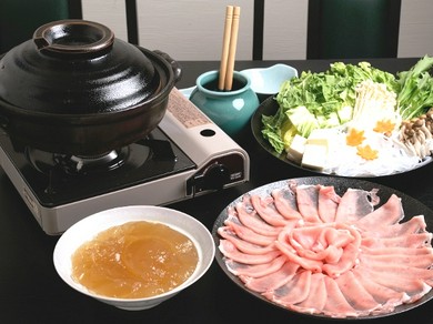 コラーゲンだしと鰹だしを合わせた『四万十豚のコラーゲン鍋』