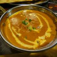 本場産のスパイスが絶妙に調合されている他にない味わいの一品。チキンもやわらかくて絶品です。