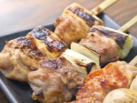 地産地消、国産国消ブランド地鶏を存分に堪能できる一串。玉葱のシャキシャキ食感も楽しめます。