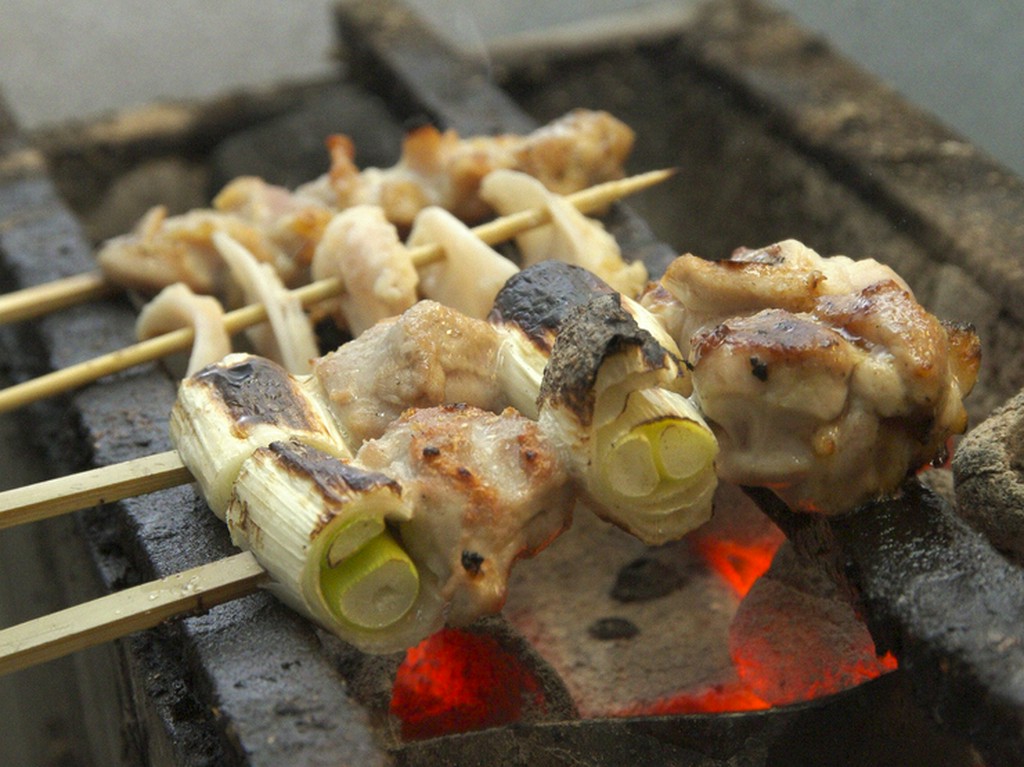 1本1本丁寧に串打ちした焼鶏は、全てが至極の品揃えです 