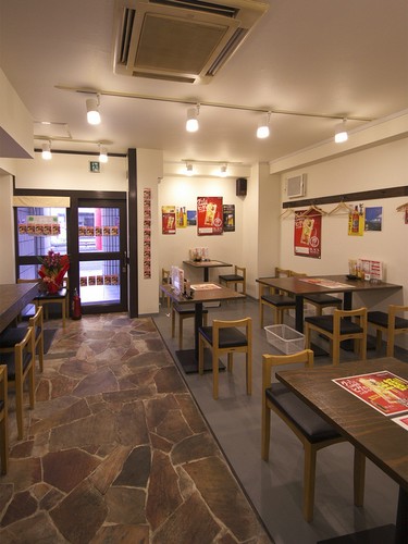 女性1人でも入りやすい心地よい空間は、毎日でも通いたい一軒