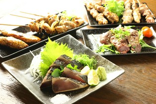 料理は絶品、かつお他地魚や魚介類、肉、鶏はおまかせ！
