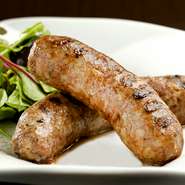 ハーブの香りと肉の旨味が詰まった『自家製サルシッチャ』
