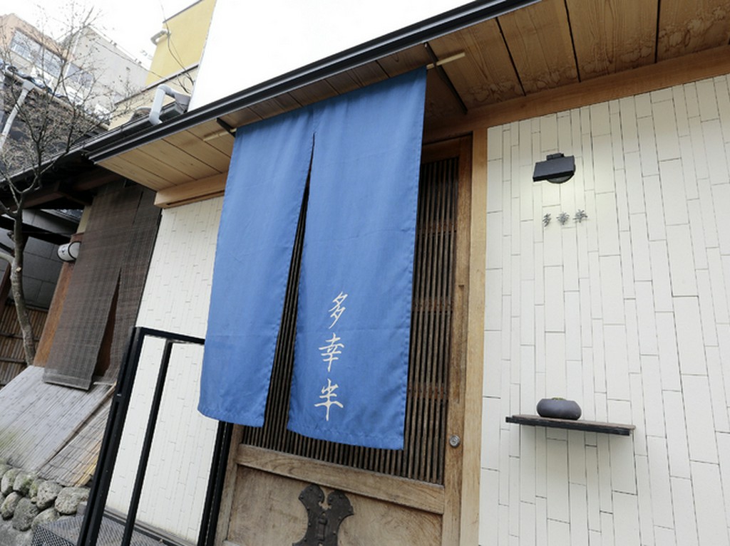 寄島おいしい魚を食べるならここ。出張でも、地元の人でも大満足