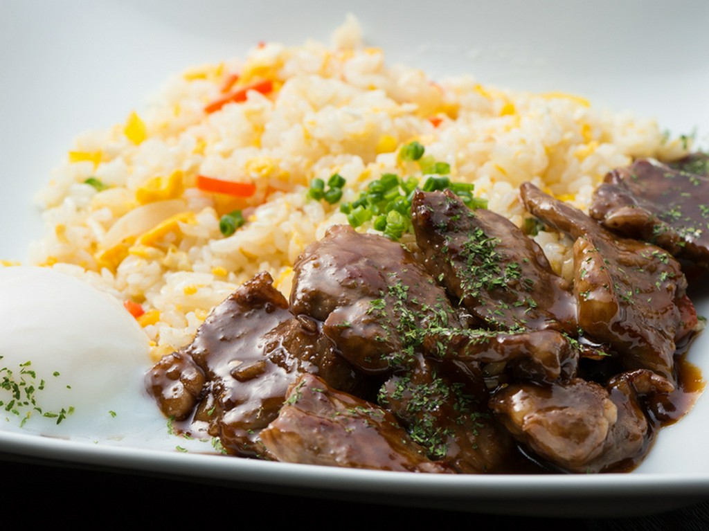 ボリューム満点でリーズナブルな『和牛を使った贅沢ピラフ』