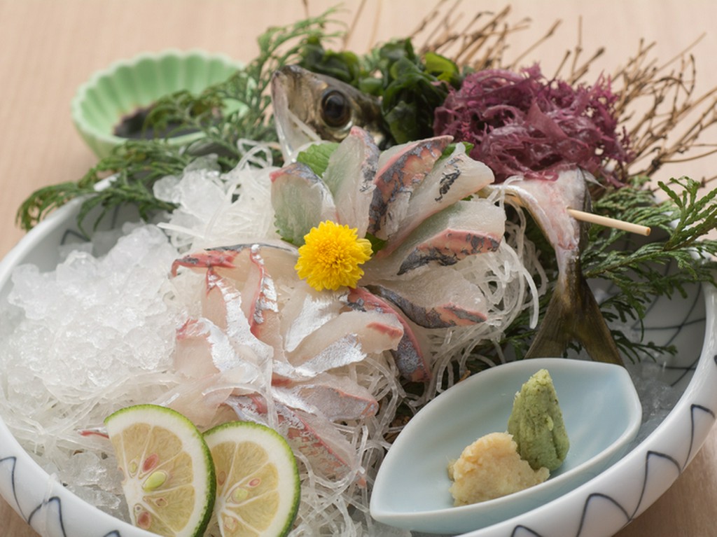 鮮度も種類も自慢！　季節によって、使う鮮魚が変わります　　　