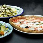 イタリアンミックスサラダ・お好きなパスタ・ピッツァ（６種類からお選び下さい）・ソフトドリンク（２杯）本日のドルチェ