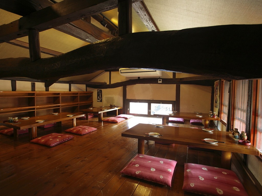 駐車場も広く、座敷席がメインのお店　家族連れにピッタリ