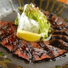和風のタレに長時間漬け込み、丁寧に焼き上げた味は、食欲をそそる一品　『馬ハラミ和風ロースト』