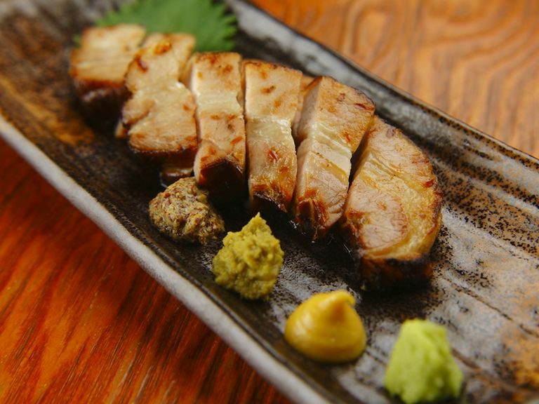 自家製！　厚切りベーコンの炭炙り