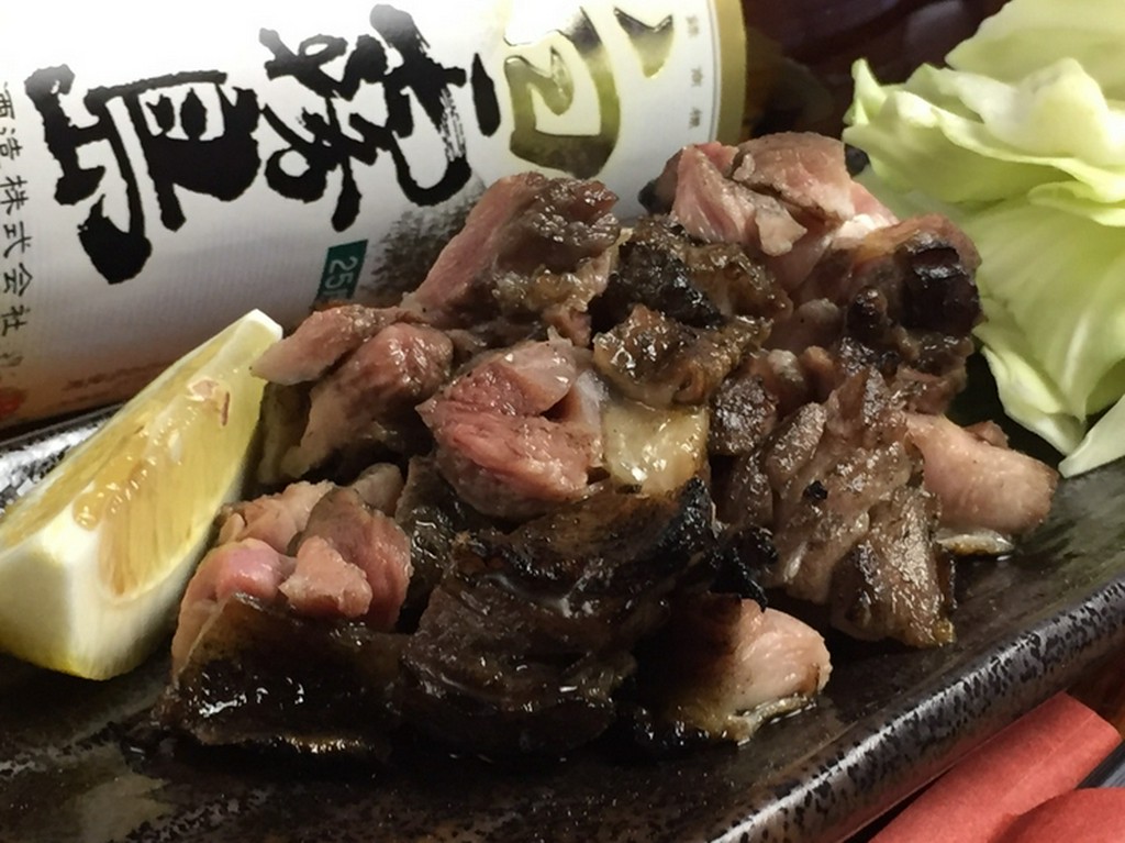 香ばしく焼き上げ、鶏本来の味を楽しめる　『親鶏の炭火焼き』