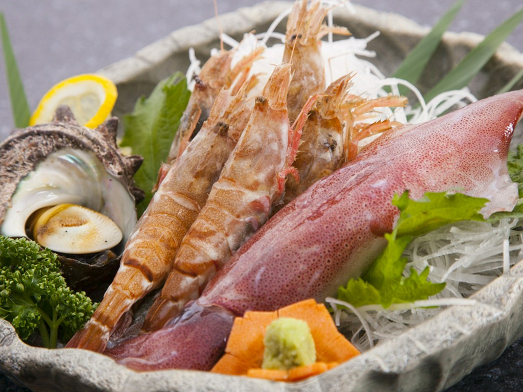 鳥取県産の素材を中心とした料理の数々。季節の味を満喫