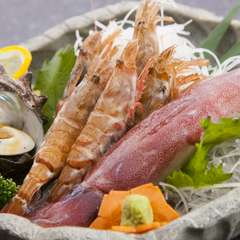 鳥取県産の素材を中心とした料理の数々。季節の味を満喫