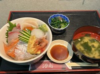 たっぷり乗った海鮮が、味醂のどんぶりです。