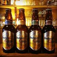 料理人がこだわって選んだ世界のビールが数種類期間ごとに変わります。お勧めはワールド・ビア・アワード2011ヴァイツェン部門で本場ドイツ、ベルギーをおさえて金賞を受賞した「大山Gビール　ヴァイツェン」。