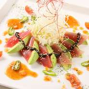 新鮮なマグロとアボカドと合わせ、クリーミーな食感をプラス。酸味を利かせたドレッシングと合わせていただけば、さっぱりとした味わいになります。