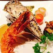 掘りごたつの完全個室で海鮮焼盛り合わせやサーロインステーキの飲み放題付きコースはいかがですか？