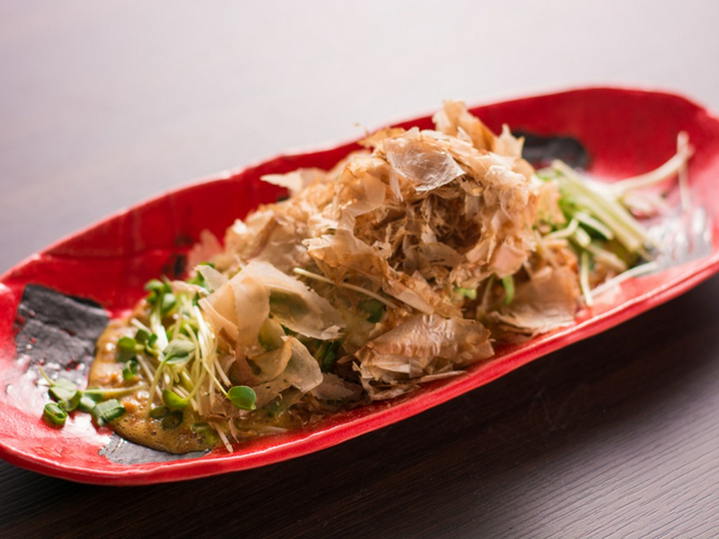 リピート率の高い人気のメニュー『焼き厚揚げの納豆ソース』