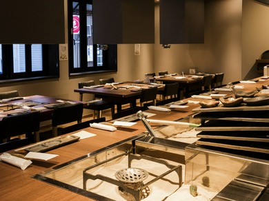 店内は和モダンなおちついた雰囲気。くつろぎの時間をすごせます