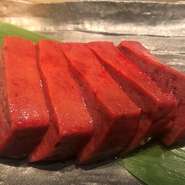 サロマ和牛内臓入荷日の火曜・金曜限定メニュー。
鮮度抜群だから出来る厚切り!!
他ではなかなか味わえない、焼いてもプリップリな味わいを是非ご賞味ください。