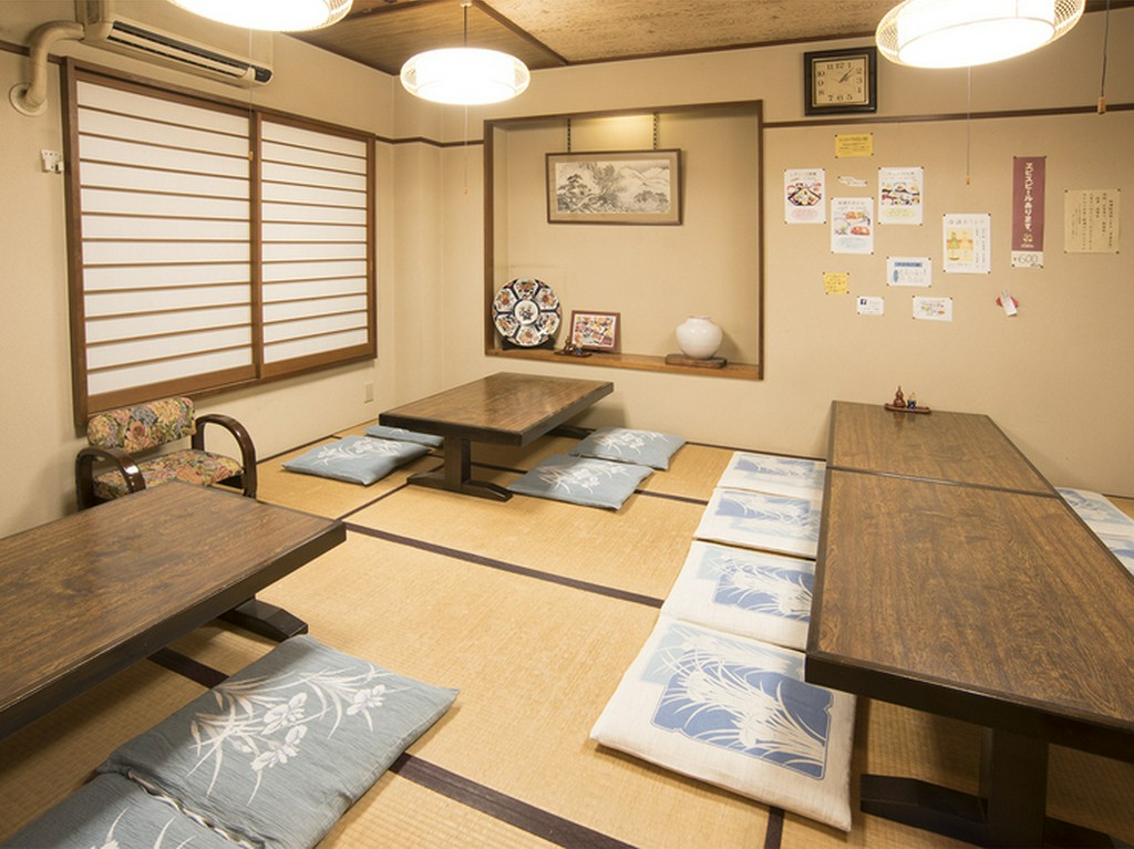 ほっと一息、落ち着けるお座敷でご飯はいかがですか