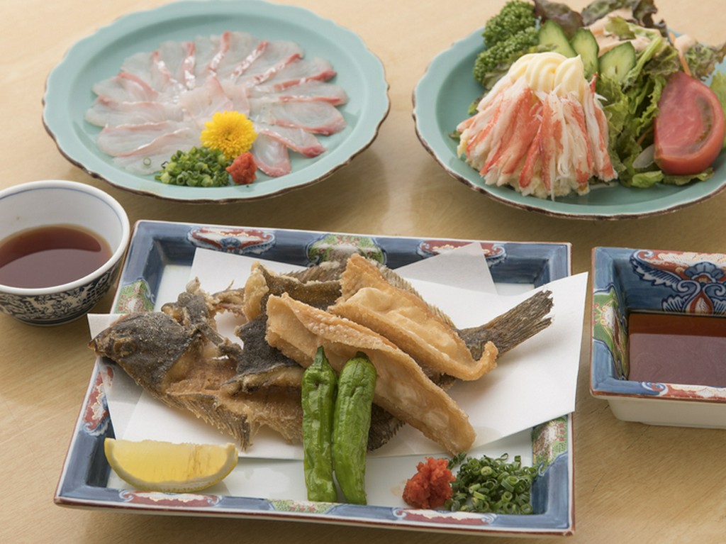 カレイを骨までカリッと揚げた、香ばしい一品『かれい唐揚げ』