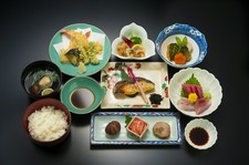 刺身や焼き物、天ぷらなど【和食　升かね】の人気メニューが楽しめるコースです。