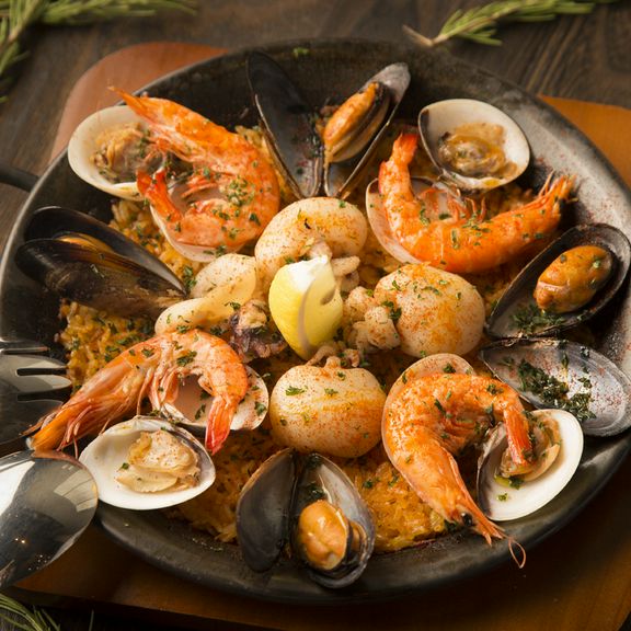 名物!具沢山魚介のパエリア