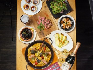 本格的な料理をビュッフェスタイルで好きなだけ