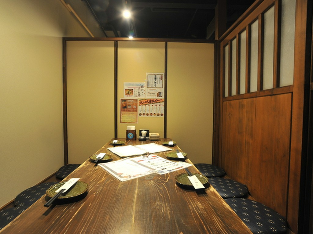 少人数でもOKな完全個室スタイルでくつろぎの時間を