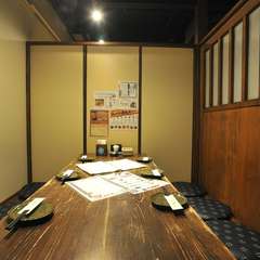 少人数でもOKな完全個室スタイルでくつろぎの時間を